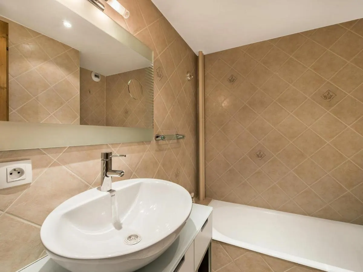 Appartement Courchevel 1850 Avec 2 Chambres Et Services Inclus - Fr-1-564-37 Apartment